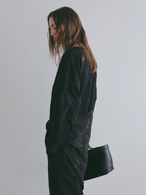 エンブロイダリースカーフ