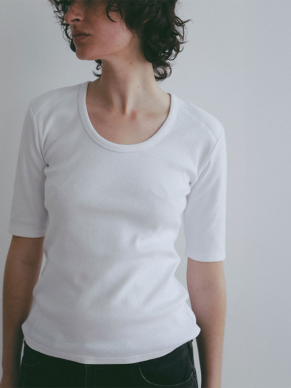 ボールドショルダーUネックTee