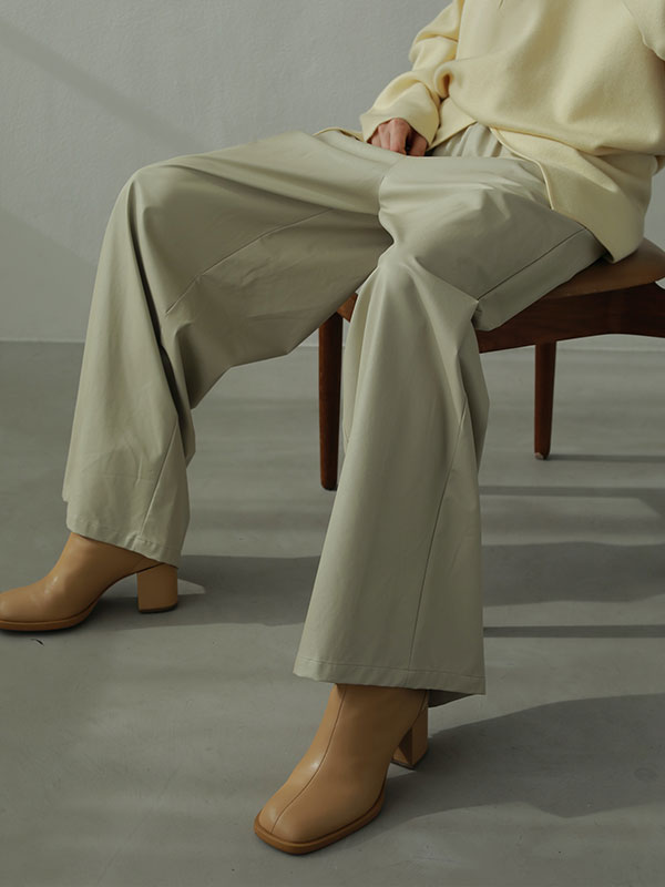 ライトフェイクレザーワイドパンツ