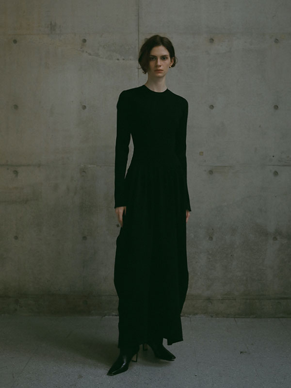 タイトリブベルニットワンピース