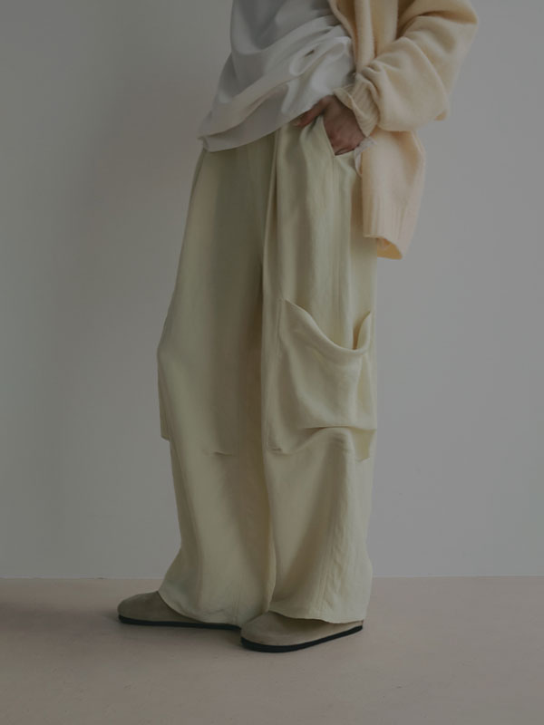 バックサテンリラクシーカーゴパンツ